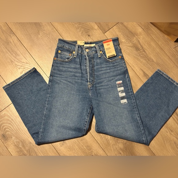 Levi's Premium Ribcage Straight Capital Jeans - Picture 10 of 10